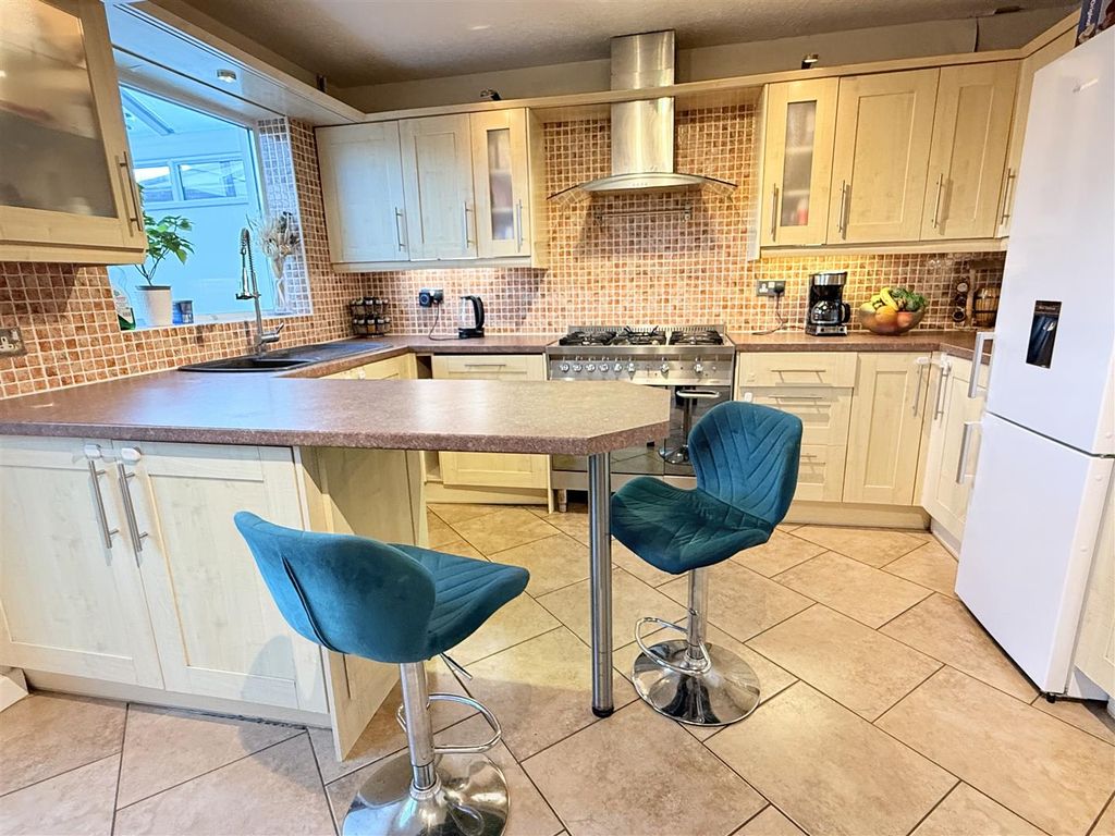 Property photo 3 of 14 Kitchen Diner