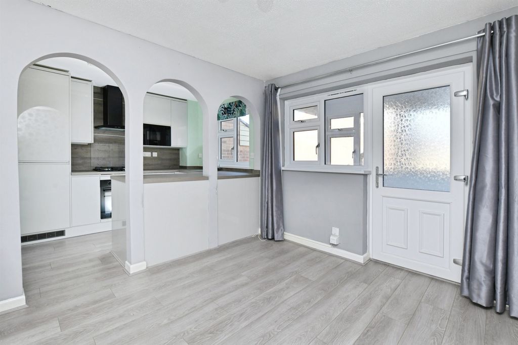 Property photo 1 of 3