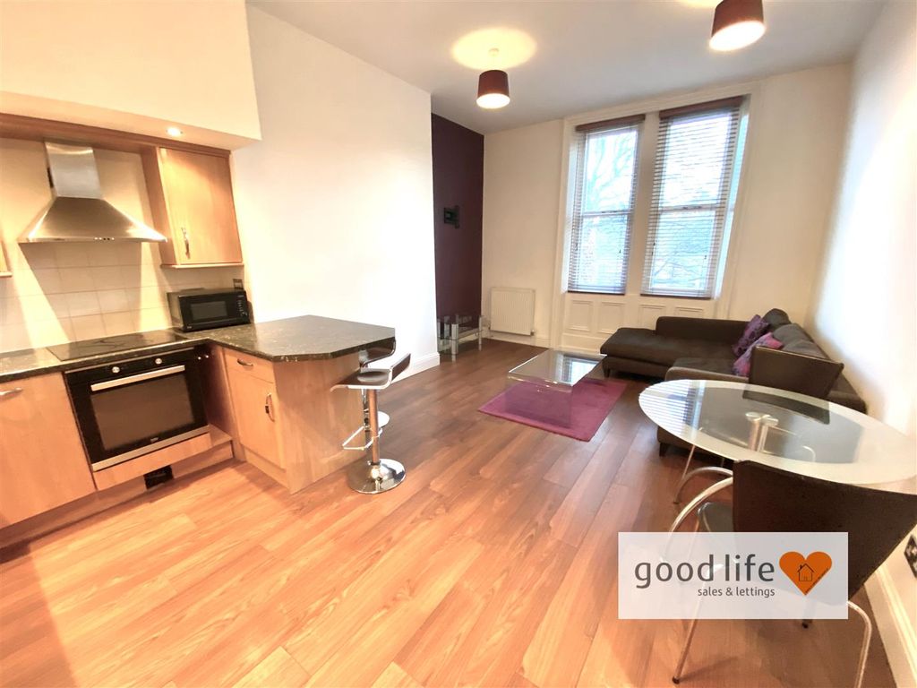 Property photo 3 of 15 20221101_151132571_Iosthornhilllgardensflat4.Jpg