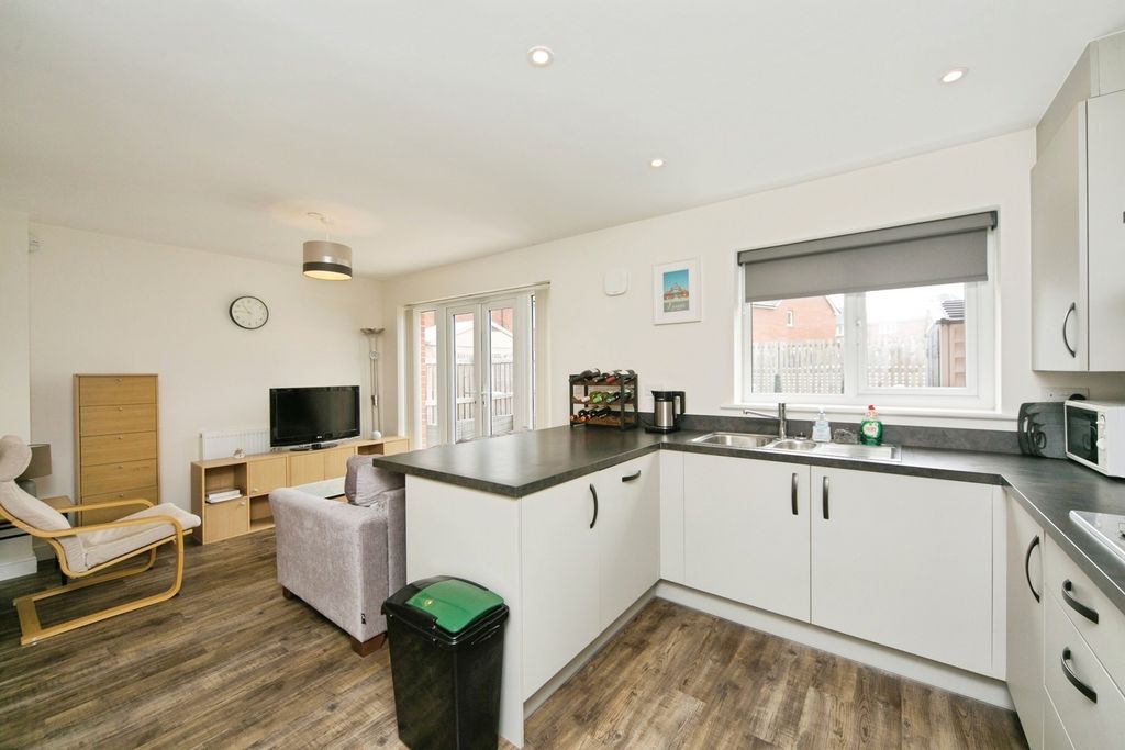 Property photo 3 of 16 Pbox-Img.Jpg