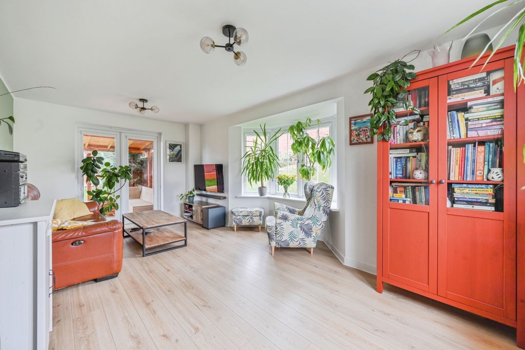 Property photo 2 of 20 Lounge