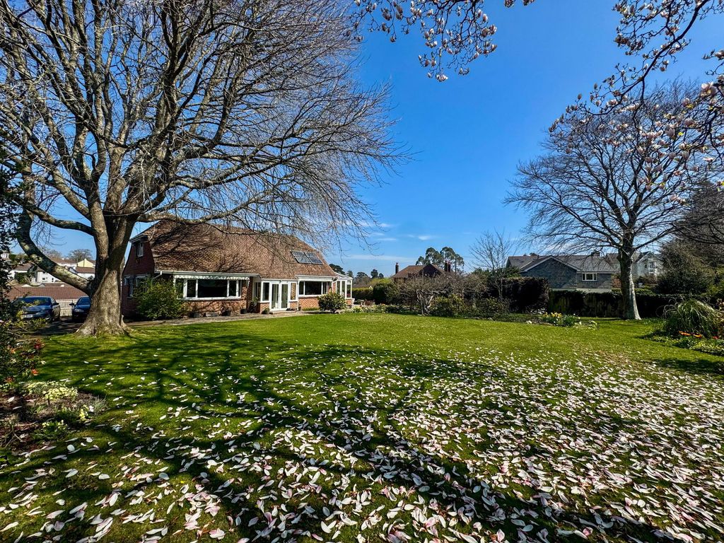 Property photo 2 of 33