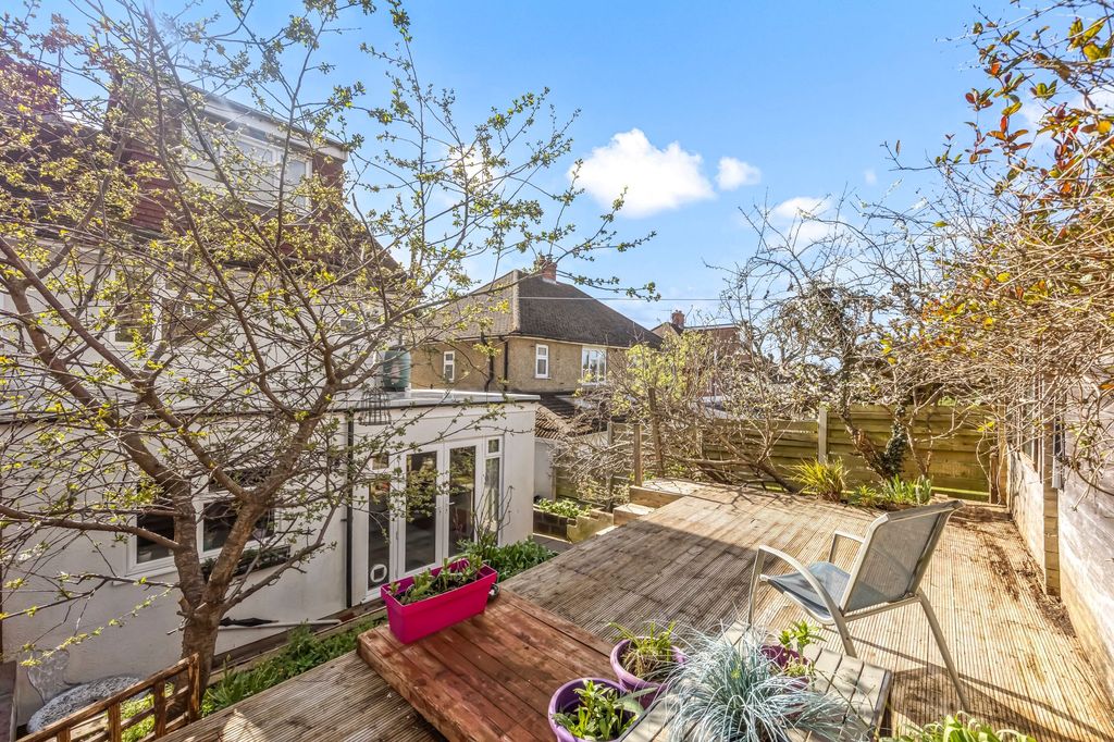 Property photo 2 of 31