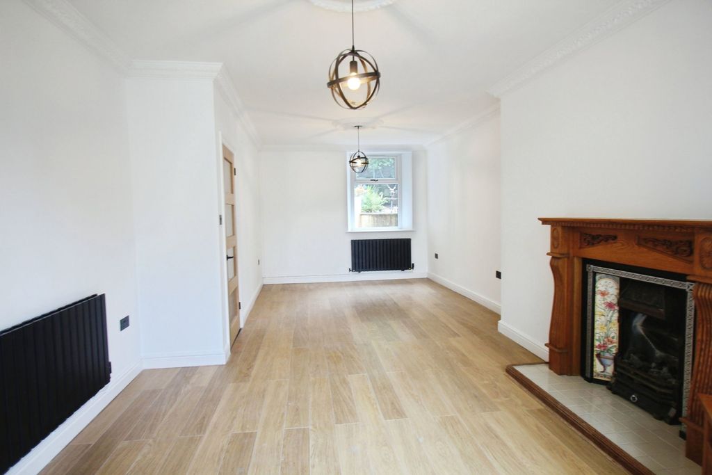Property photo 3 of 34