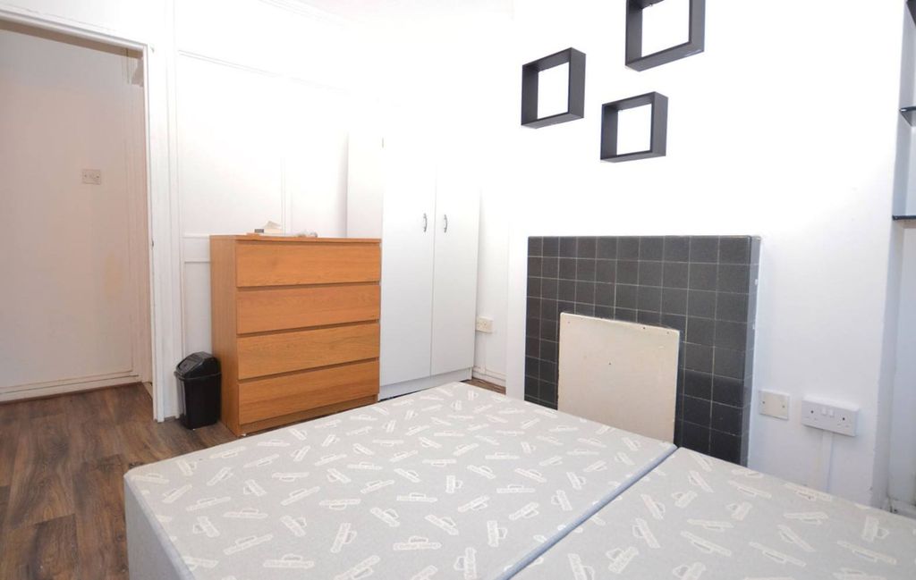 Property photo 3 of 8 Gallery