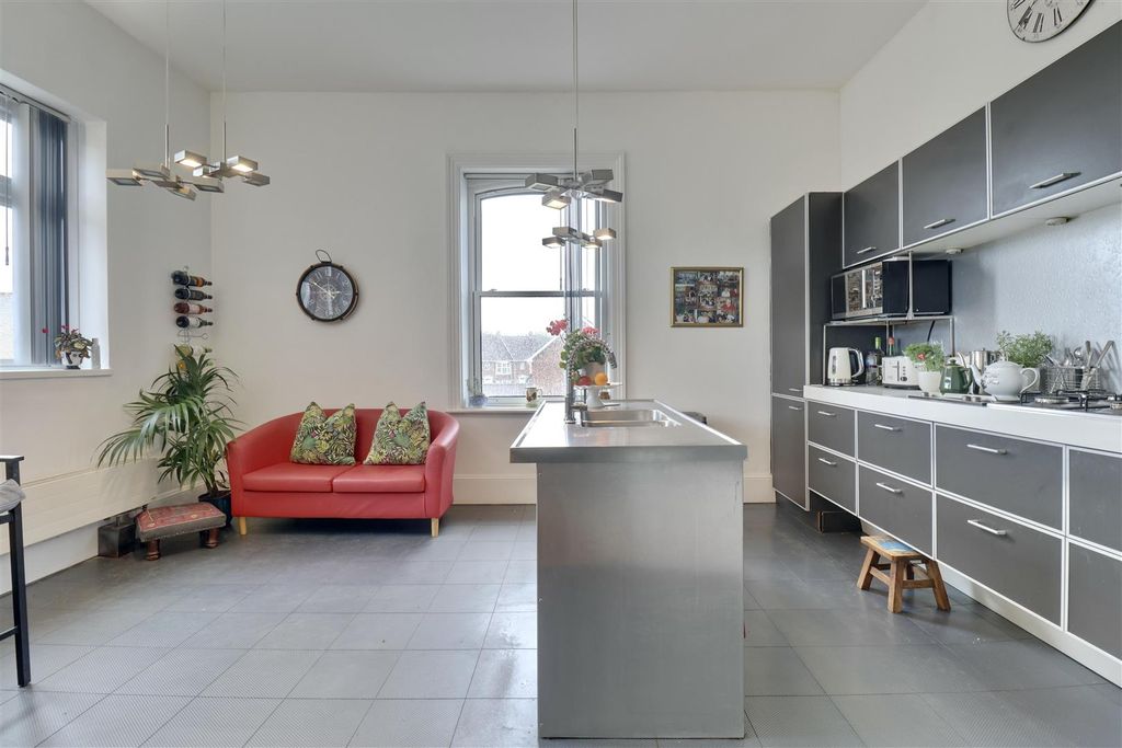 Additional image 19 of 3 bed maisonette for saleLangstone High Street, Havant PO9