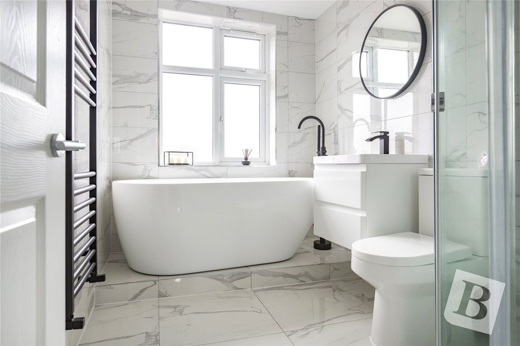 Property photo 3 of 14 Bathroom