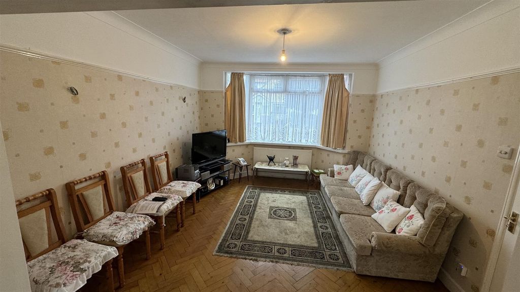 Property photo 2 of 16