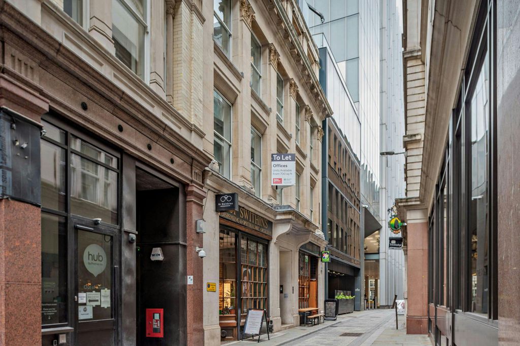 Property photo 1 of 8 8679677-Exterior05-800.Jpg