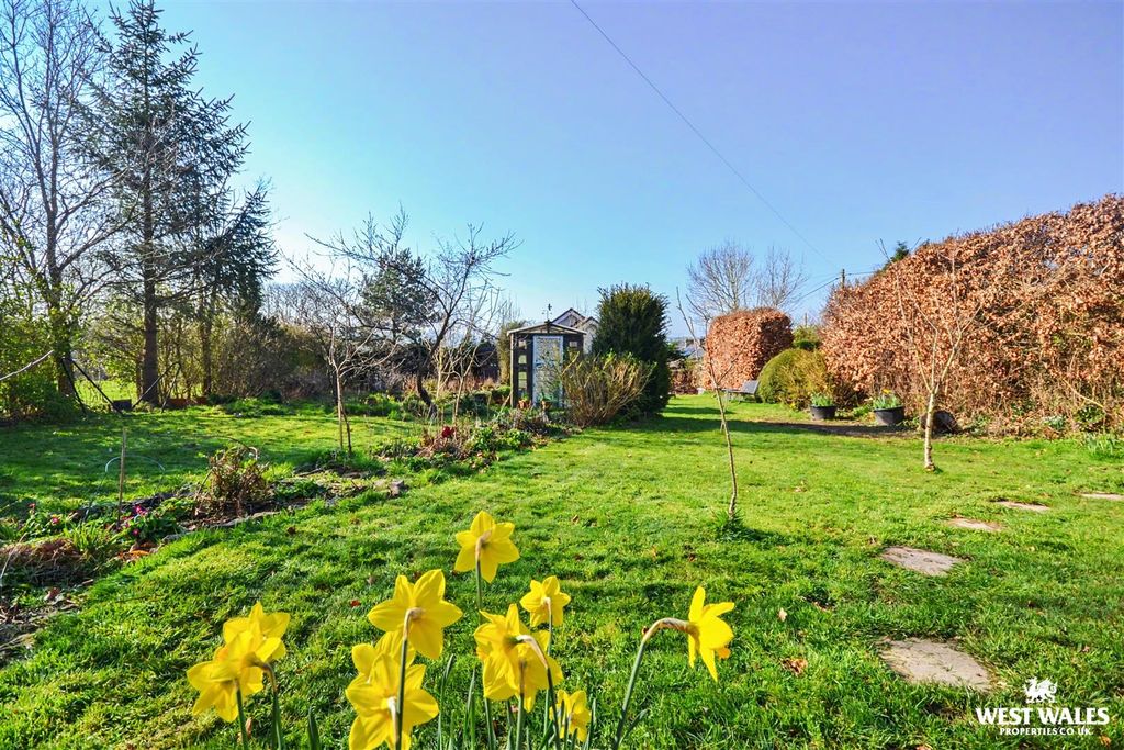 Property photo 3 of 29 Grounds