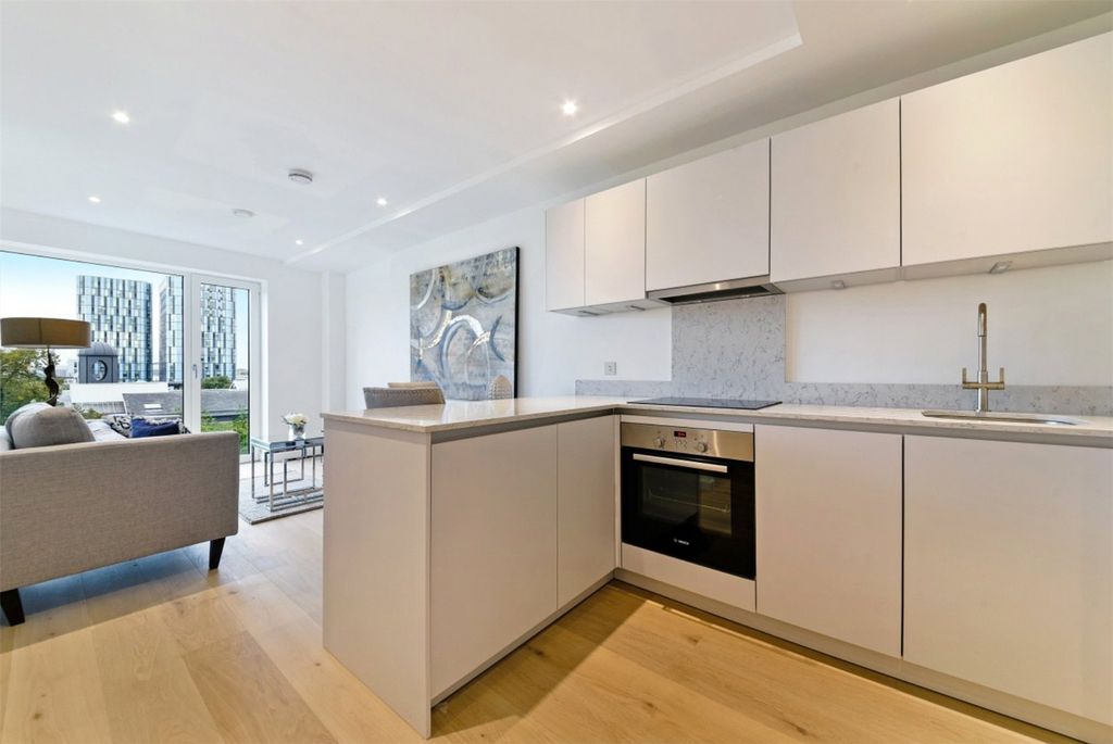 Property photo 3 of 8 Picture No. 16