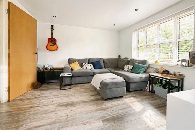 Property photo 2 of 11 Pbox-Img.Jpg