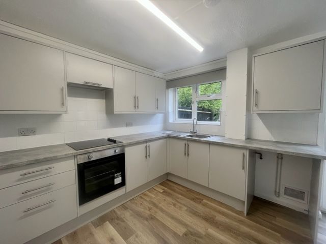 Property photo 2 of 10 Kitchen