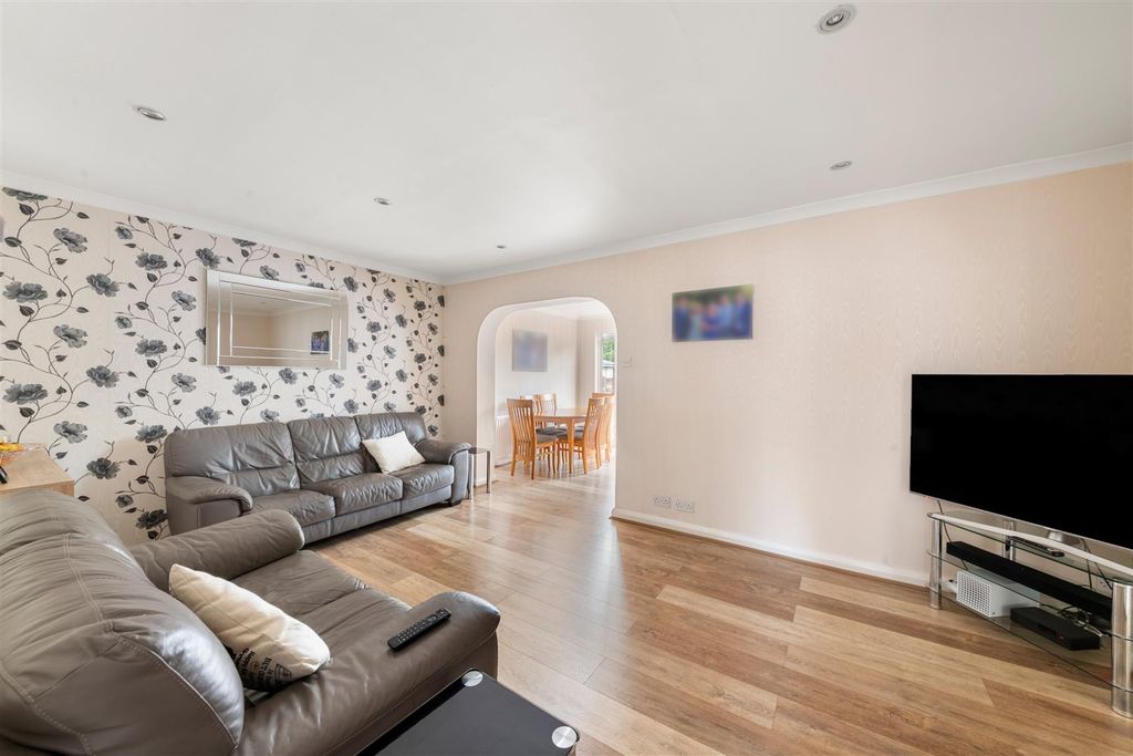 Property photo 2 of 23 3