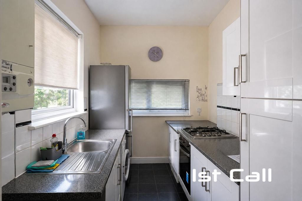 Property photo 3 of 14 Kitchen