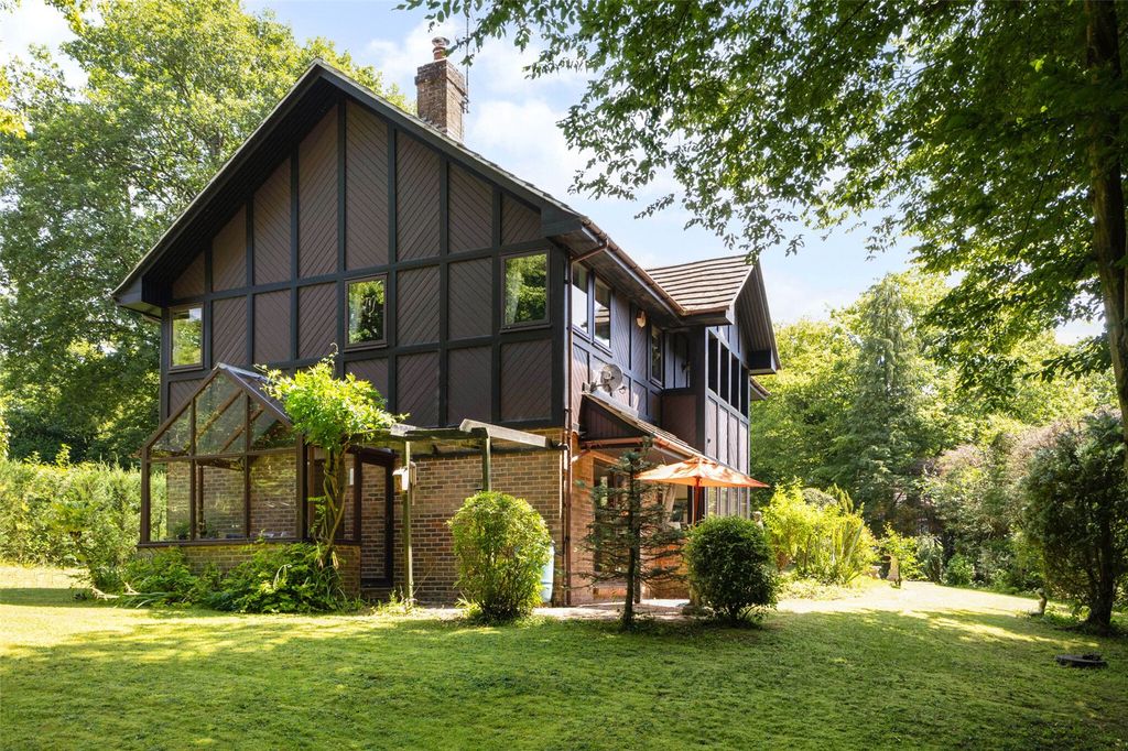Property photo 1 of 20 Side Elevation