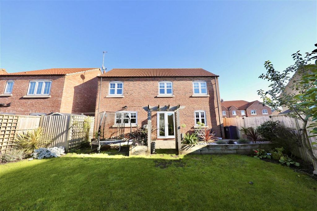 Property photo 3 of 21 Outside