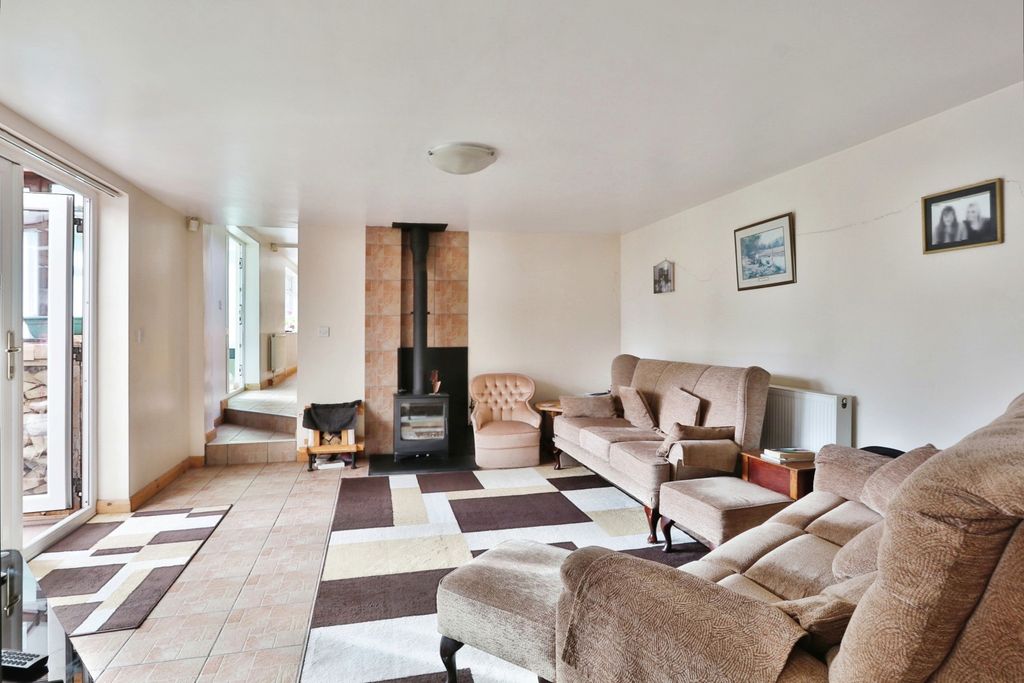 Property photo 2 of 35 3701805