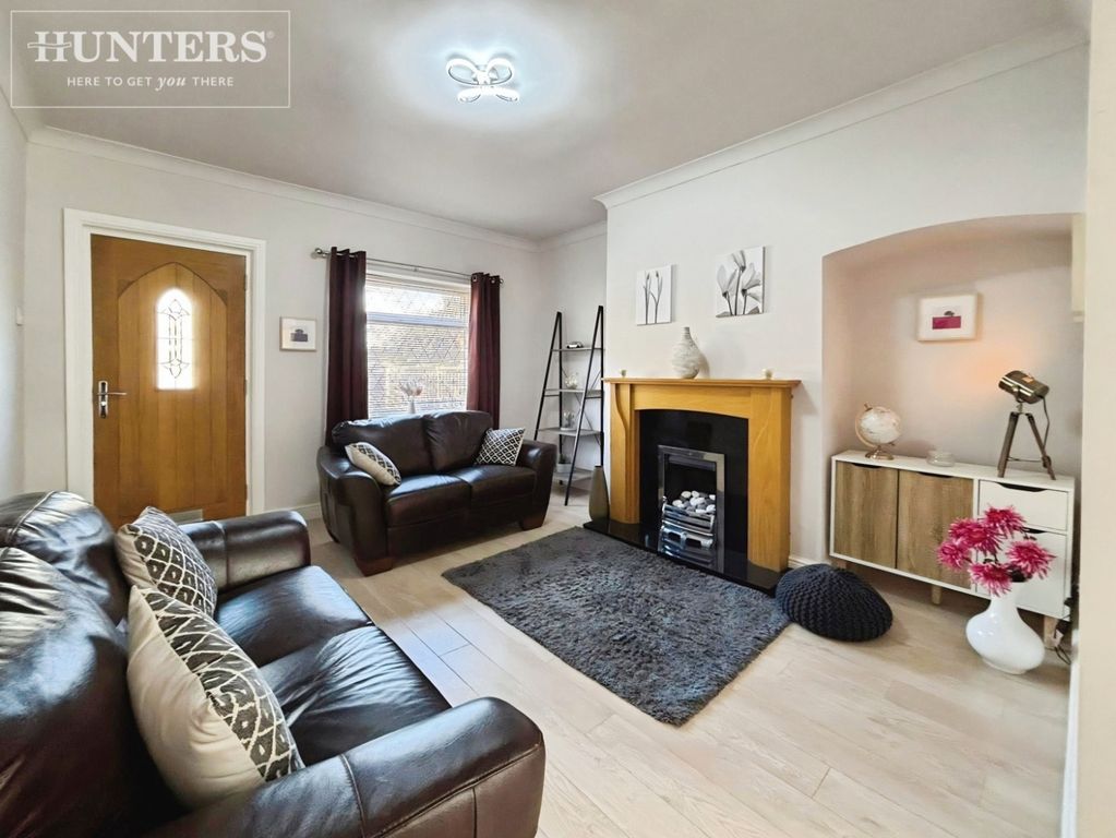 Property photo 2 of 14 Pbox-Living_Room-336576.Jpeg