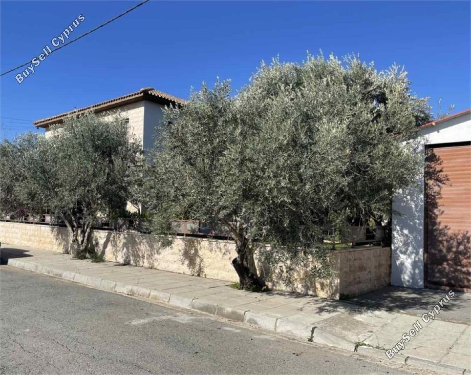 Property photo 2 of 20