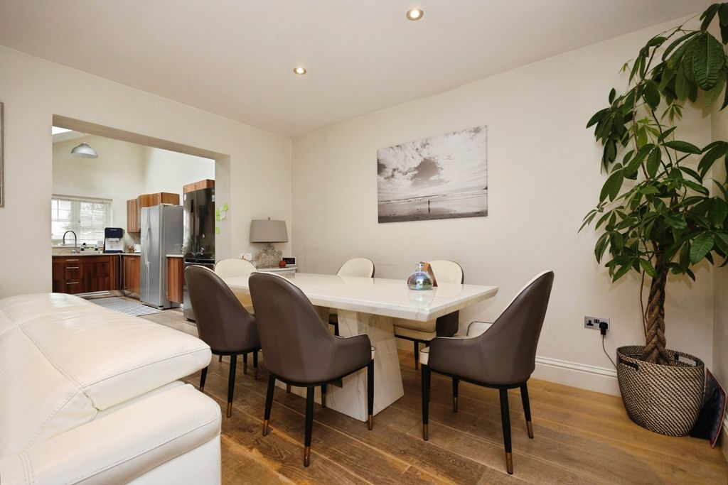 Property photo 3 of 16 Pbox-Img.Jpg