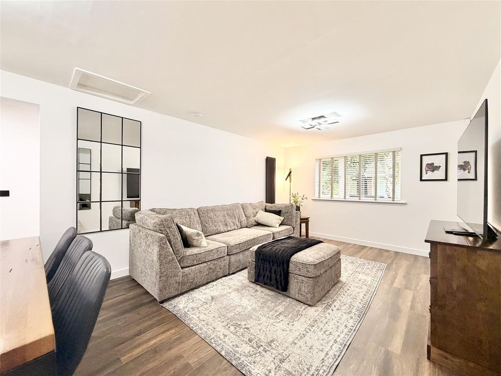 Property photo 3 of 33 Living/Dining