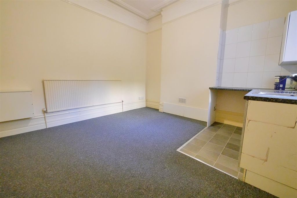 Property photo 3 of 5 Studio Room