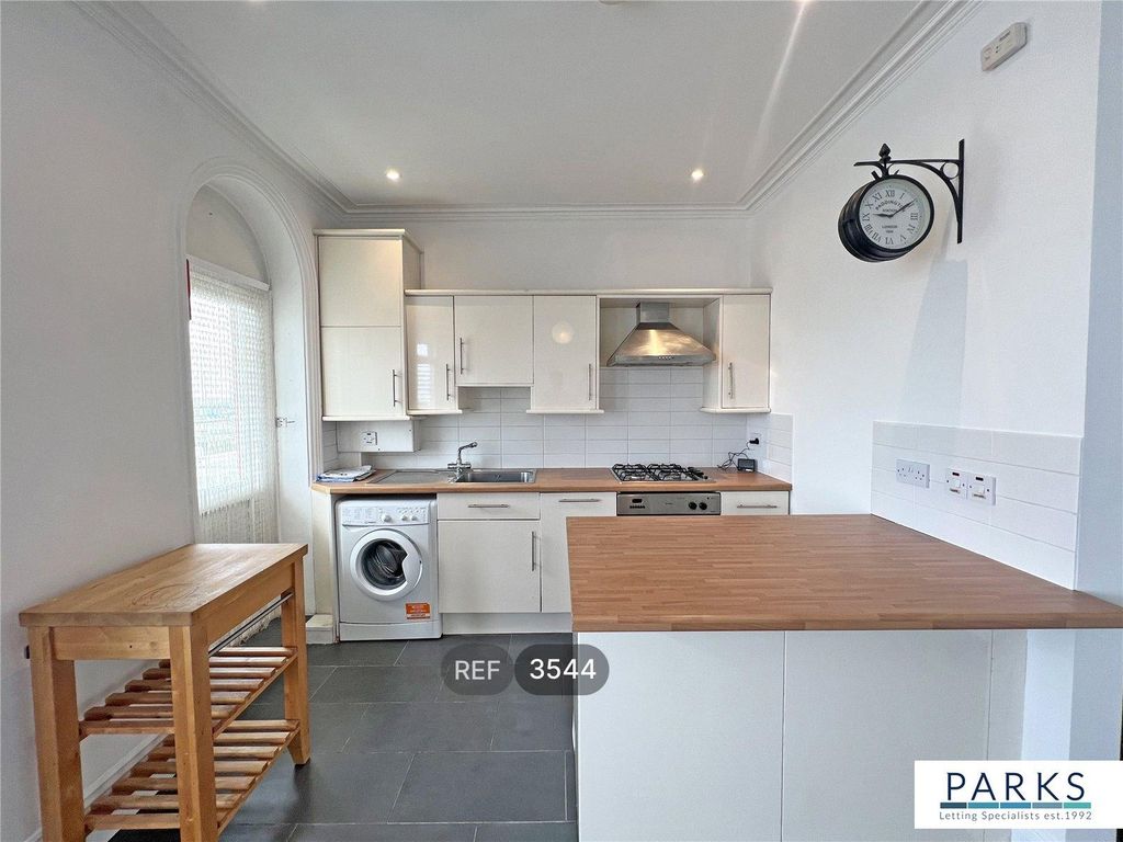 Property photo 3 of 7 Kitchen