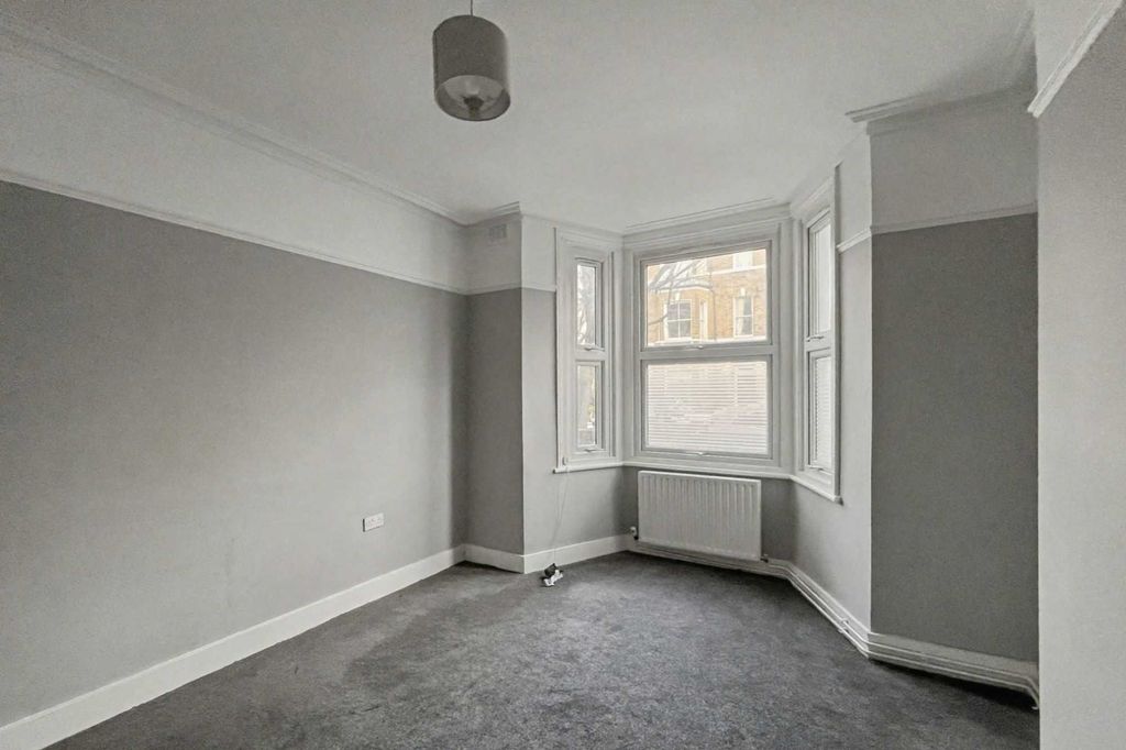 Property photo 2 of 15 9A Rush Hill Road, Battersea, London Sw11 5Nw