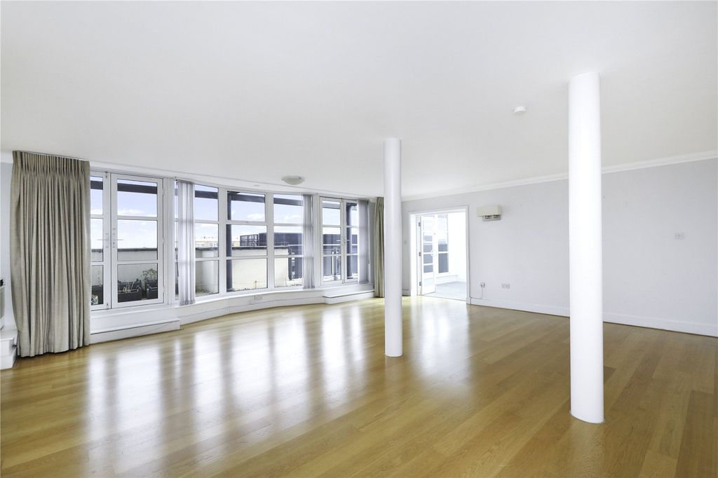 Property photo 1 of 17 Reception Room