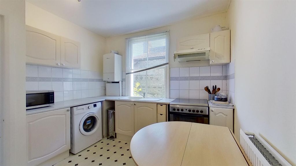 Property photo 3 of 8 141A-Penwith-Road-03292021_205122.Jpg