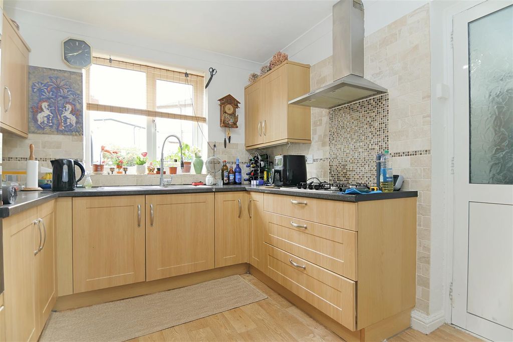 Property photo 3 of 20 Kitchen