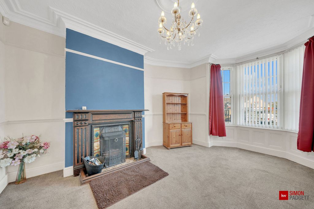 Property photo 3 of 32