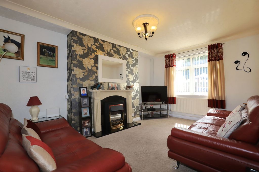 Property photo 2 of 32