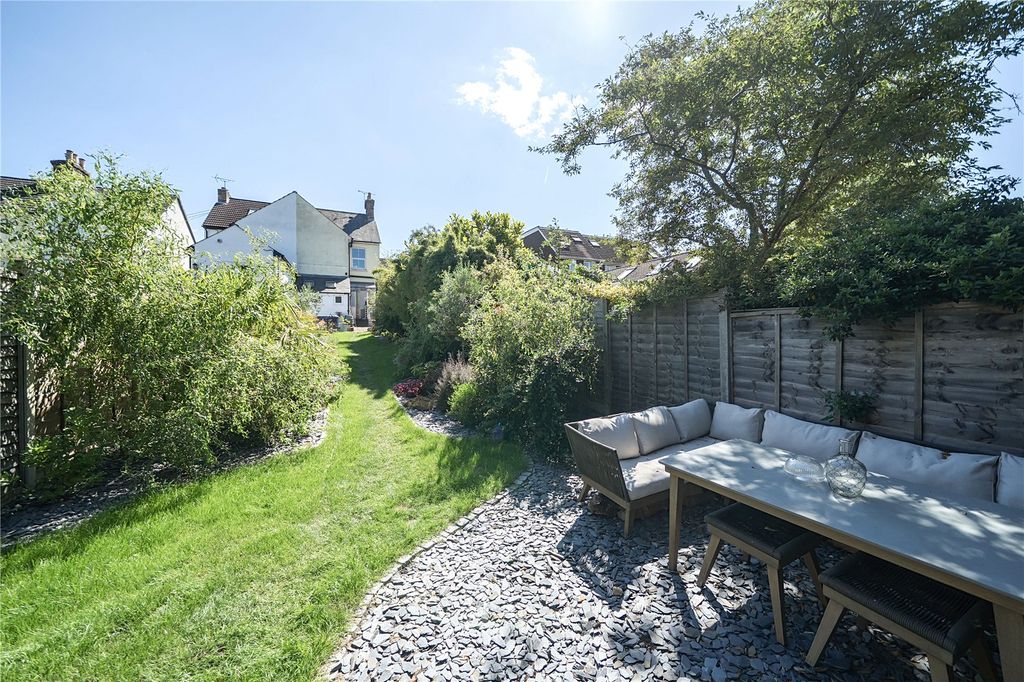 Property photo 2 of 18 Picture No. 26