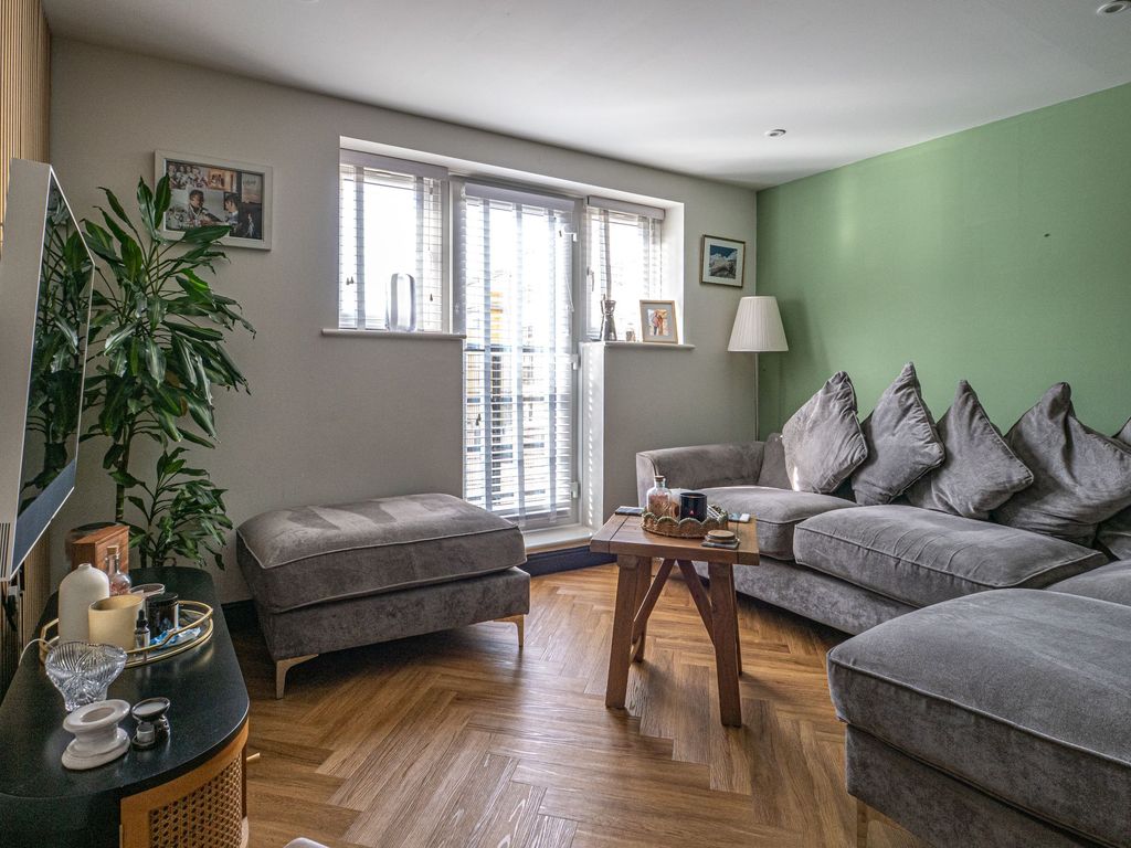 Property photo 2 of 23