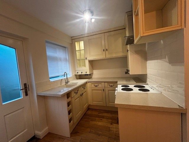 Property photo 2 of 18 Kitchen