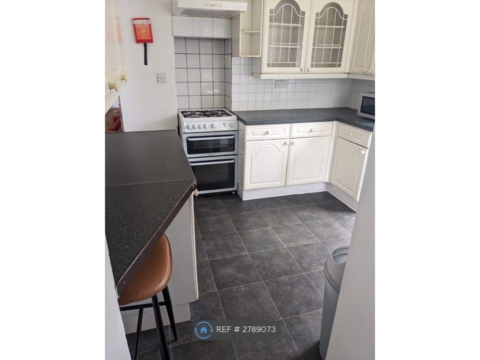 Property photo 3 of 19 Kitchen