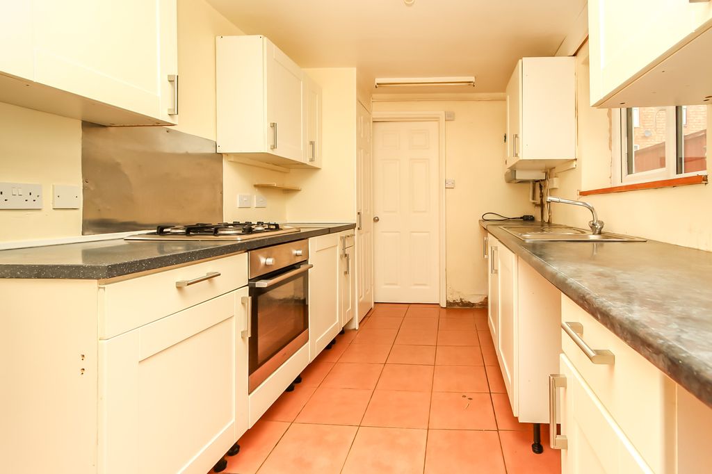 Property photo 2 of 10 Kitchen