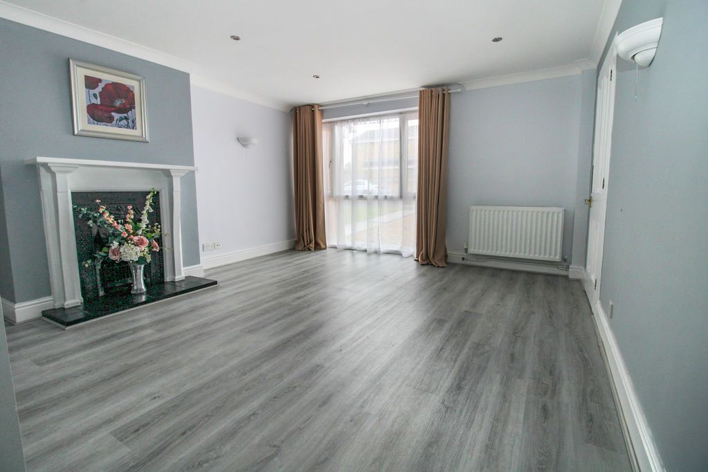 Property photo 3 of 14 Living Room