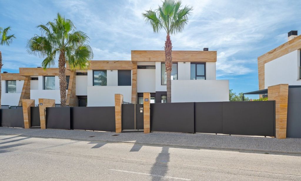 Property photo 2 of 43