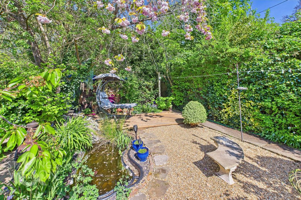 Property photo 1 of 28