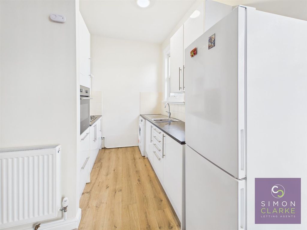 Property photo 3 of 11 Cam05425G0-Pr0188-Still019.Jpg