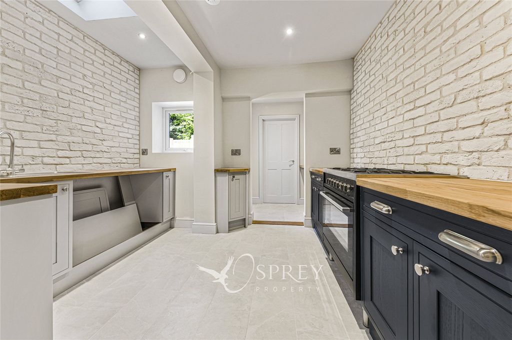Property photo 3 of 12 Kitchen