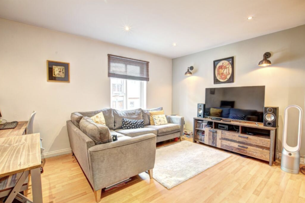 Property photo 1 of 6