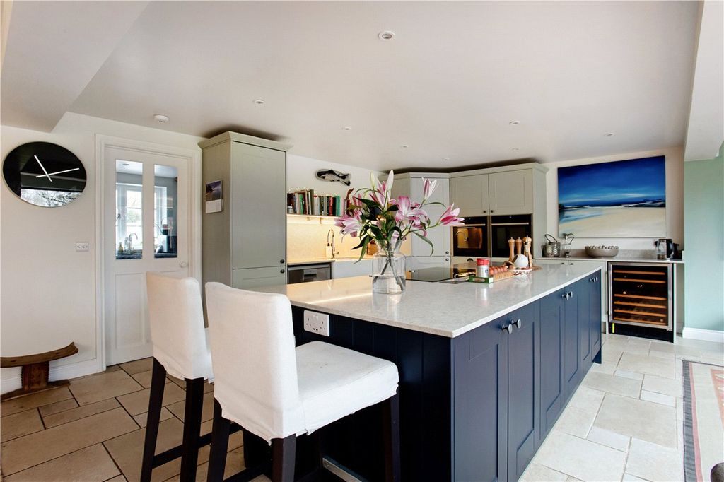 Property photo 3 of 27 Kitchen