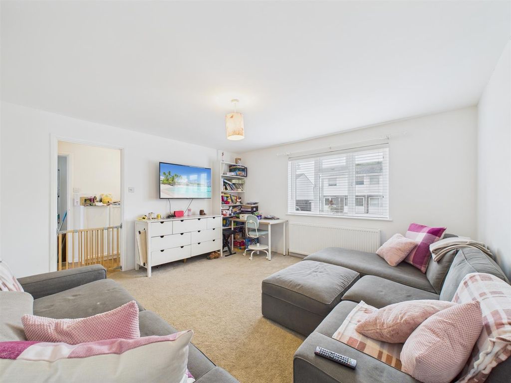 Property photo 2 of 14 Lounge