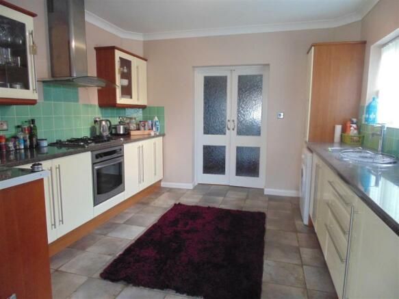 Property photo 3 of 8 Kitchen