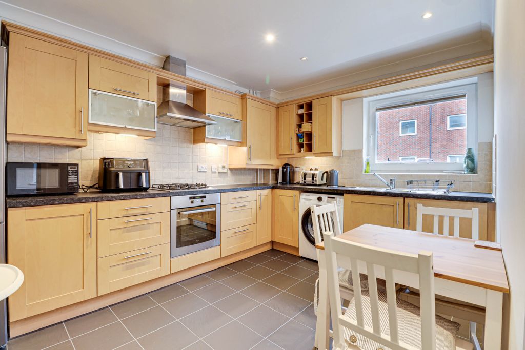 Property photo 3 of 14 Kitchen