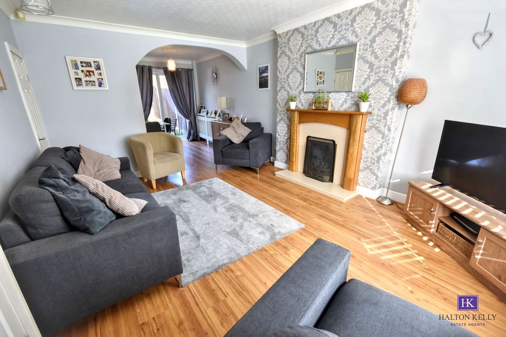 Property photo 2 of 21